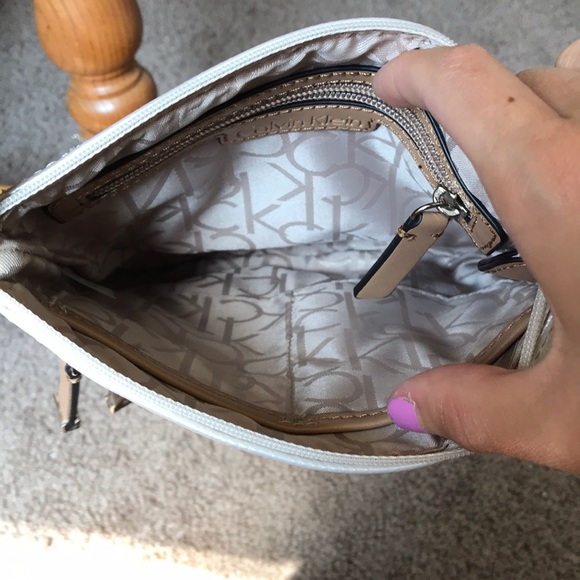 Calvin Klein crossbody purse - Picture 3 of 4